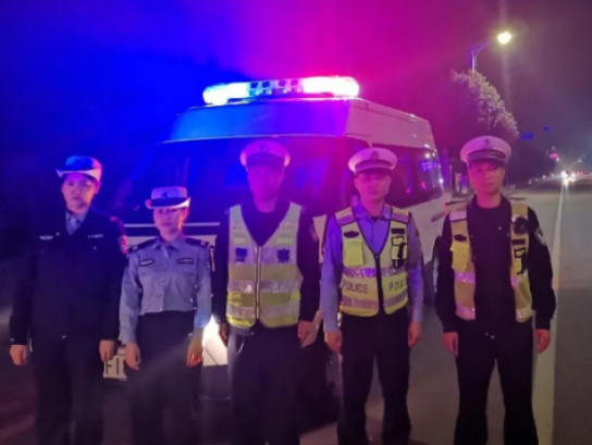 ���������ڸڡ����������С�����ɫ