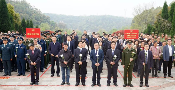 岳阳市举行“追寻·2026清明祭英烈暨缅怀人民英雄张超”仪式