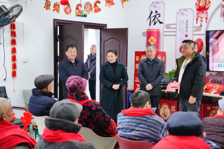 蒋春艳、余亚军等区领导开展节前走访慰问活动