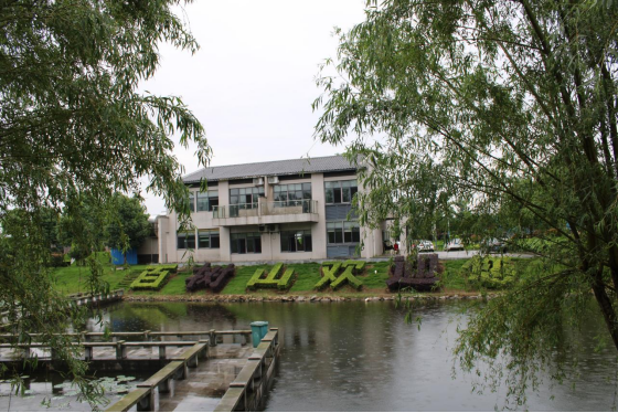 ���ϰ���ɽ�߲���ɫ��ҵ԰���ս�������